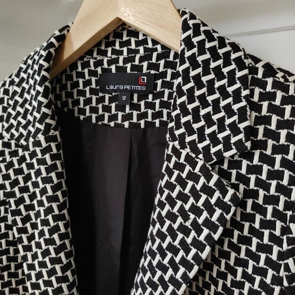 Laura Petites | Black & White geometric suit coat / blazer - Picture 6 of 11